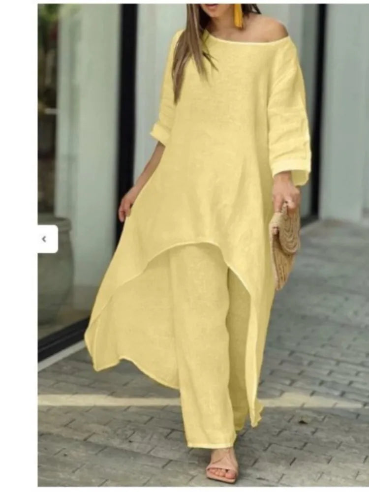 Stylish ankle-length cargo pants, featuring an elastic waist, designed for comfort and chic casual wear.