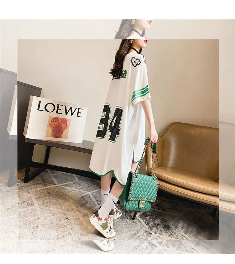 Sophisticated women's short sleeve t-shirt with unique irregular hemline and exquisite appliqué decoration, embodying contemporary Korean fashion.