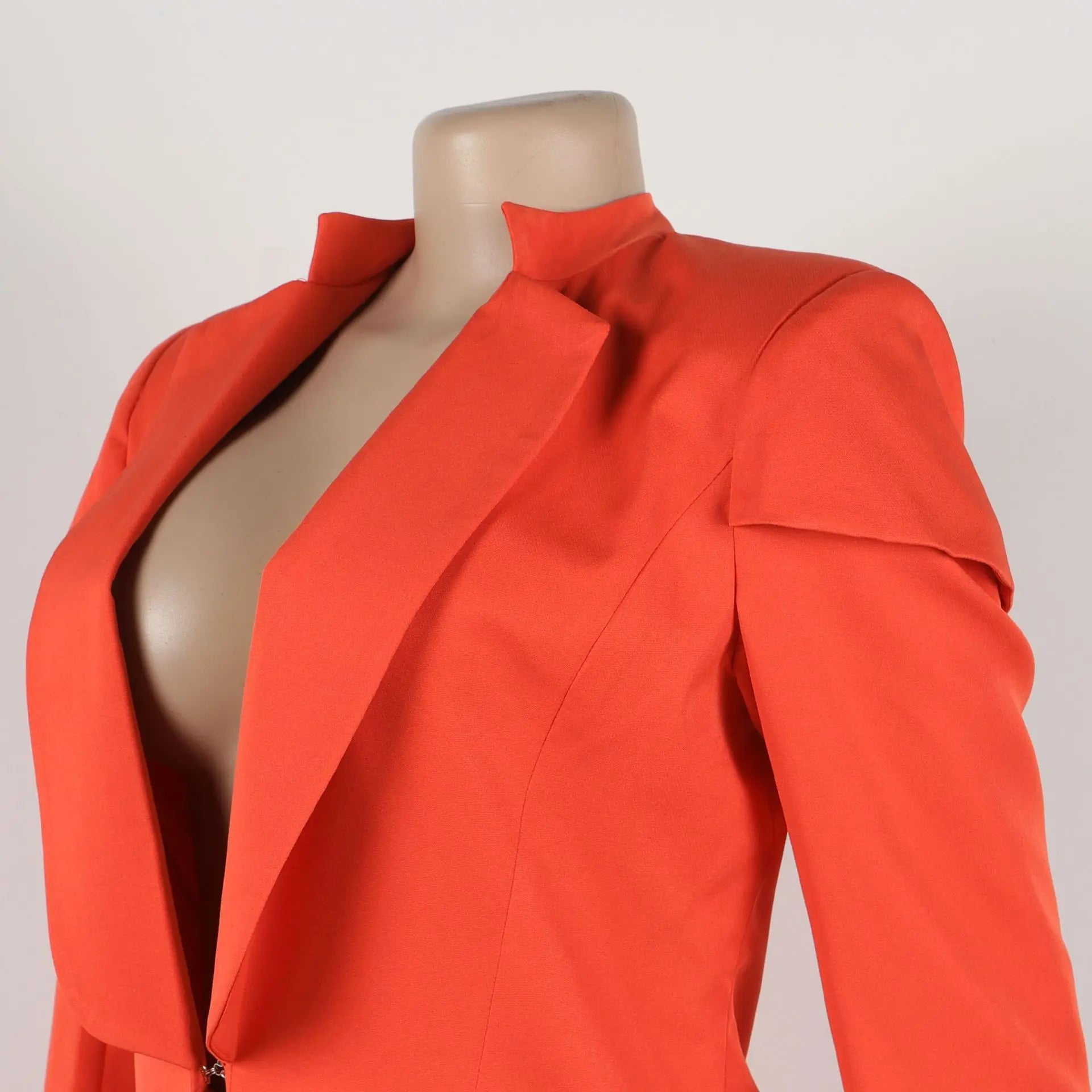 Close-up detail of the Women's X-Long Blazer Coat, highlighting the medium stretch fabric and classic straight cut, designed for an impeccably refined silhouette.