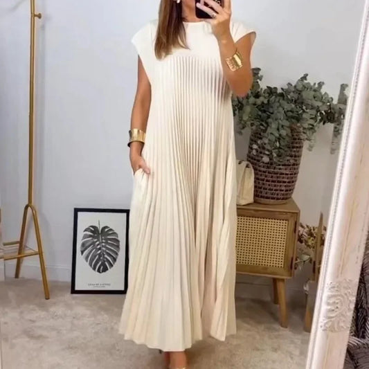 Elegant ladies' luxe solid maxi dress in a relaxed fit, featuring an O-neck and sleeveless design, perfect for summer outings.