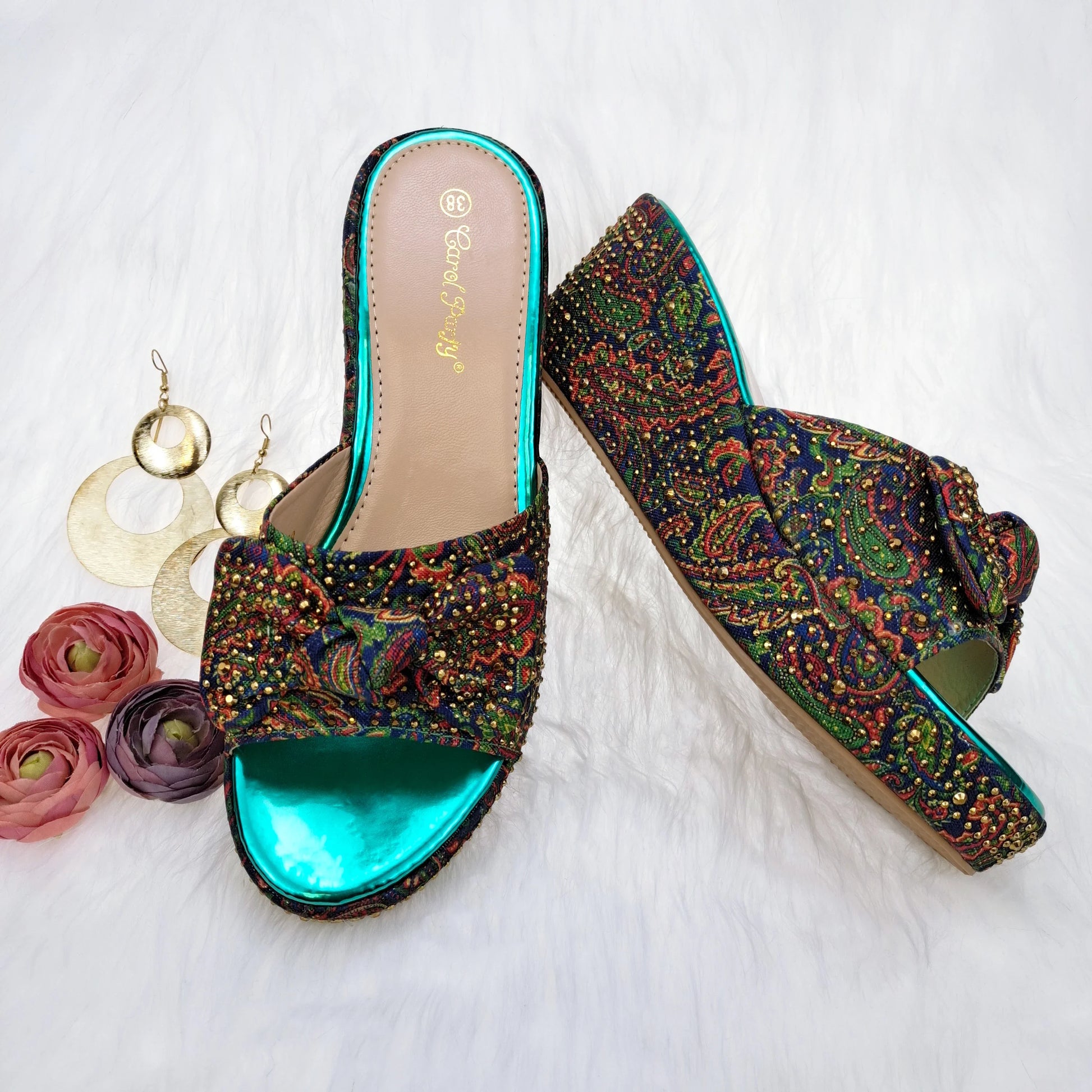 Sophisticated women's pumps with a chic paisley pattern, perfect for parties, showcasing high-quality PU and cloth materials.