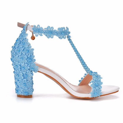 Elegant plus size women’s gladiator sandals featuring striking high heels and intricate lace detailing, ideal for fashionable summer events.