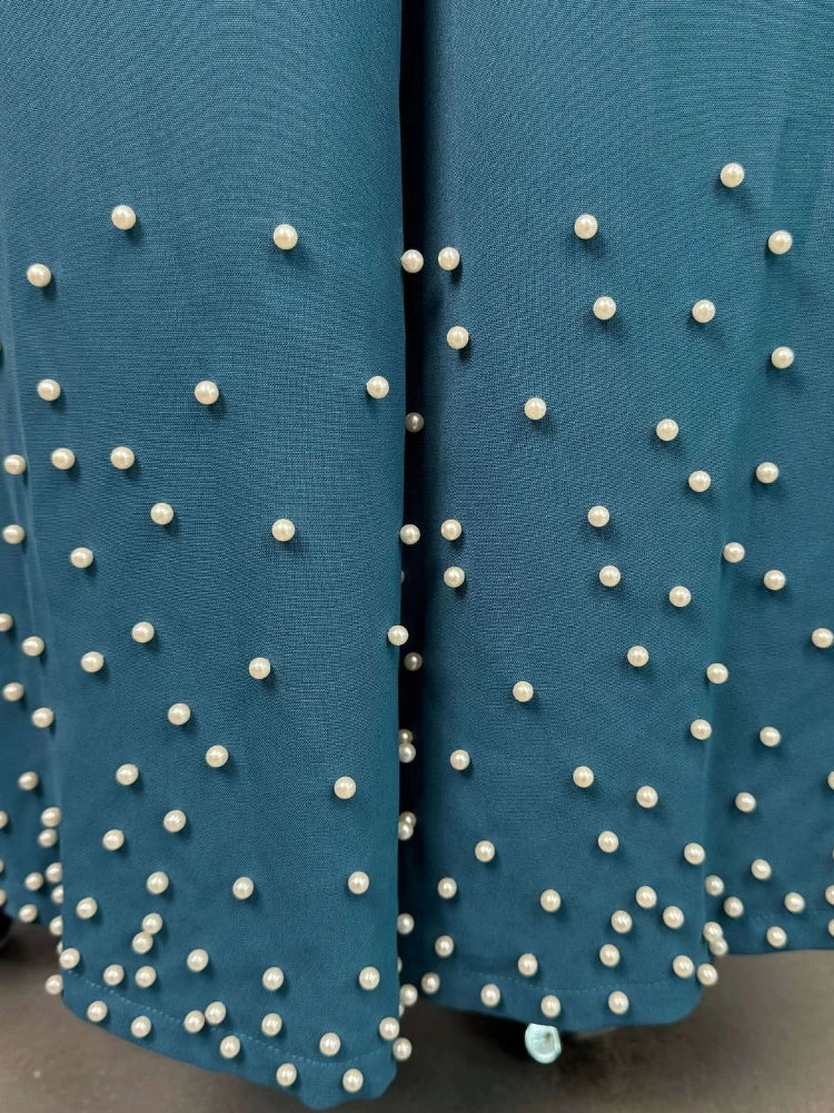 Complete view of the luxury two-piece women's outfit set, emphasizing its loose fit and sophisticated style for casual outings or formal parties.