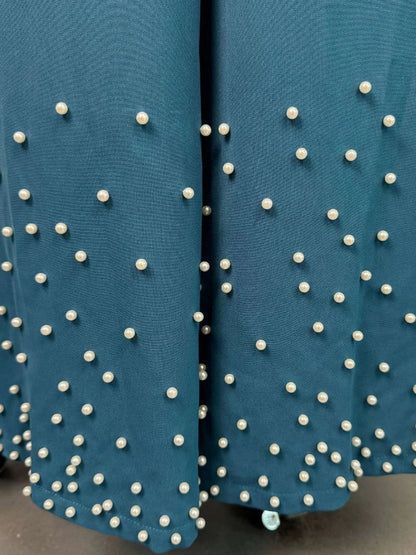 Complete view of the luxury two-piece women's outfit set, emphasizing its loose fit and sophisticated style for casual outings or formal parties.