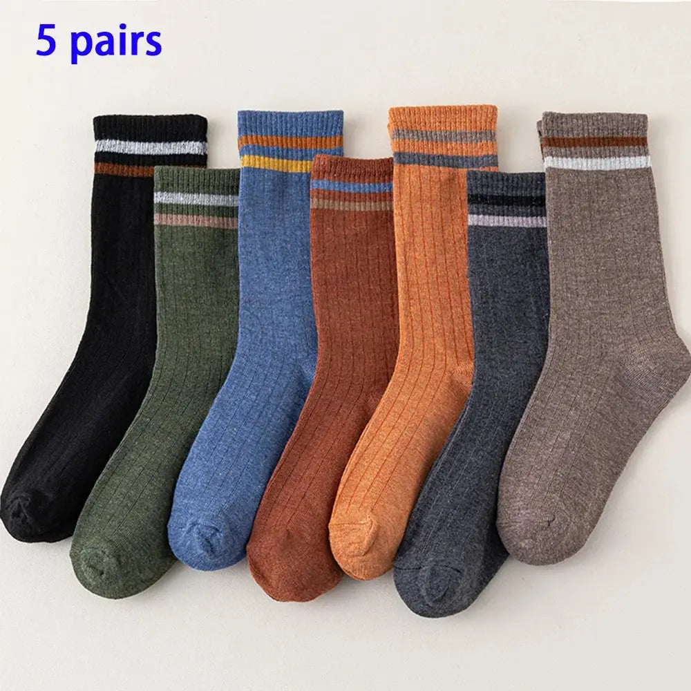 Luxurious 5 pairs of men's winter sports socks made of cotton, polyester, viscose, and spandex, designed for comfort and warmth.