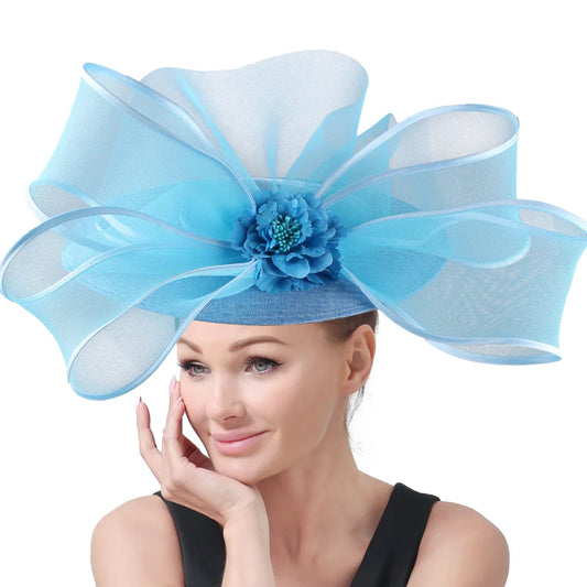 Luxurious floral hair clip fascinator in a chic design, ideal for enhancing outfits at formal occasions and celebrations.