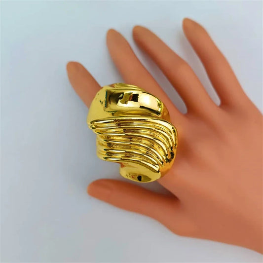 Luxury EMMA Women’s Jewelry Set featuring a stunning big geometric necklace, perfect for elegant occasions.