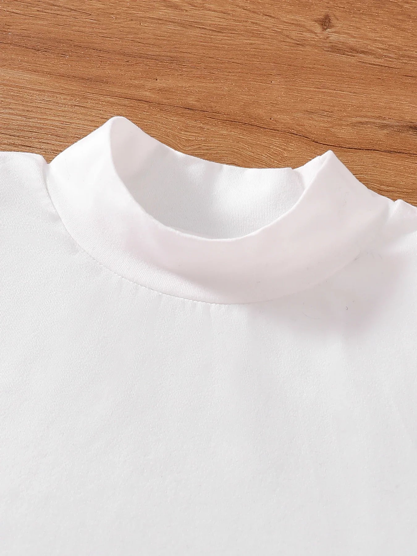 Luxurious pink checkered coat designed for girls aged 7-13, showcasing autumn fashion trends in a stylish ensemble.