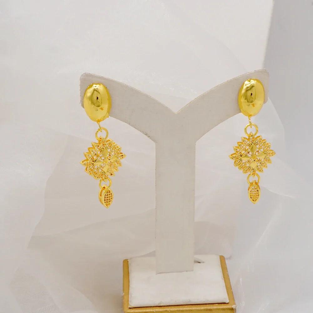 Luxury gold colour necklace from a Dubai-inspired jewelry set for women, featuring an elegant African design perfect for brides.