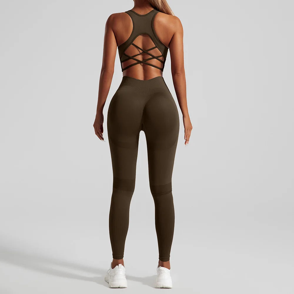 Luxury seamless yoga set for women featuring a stunning backless crop top and high-quality leggings, designed for ultimate breathability and comfort during workouts.