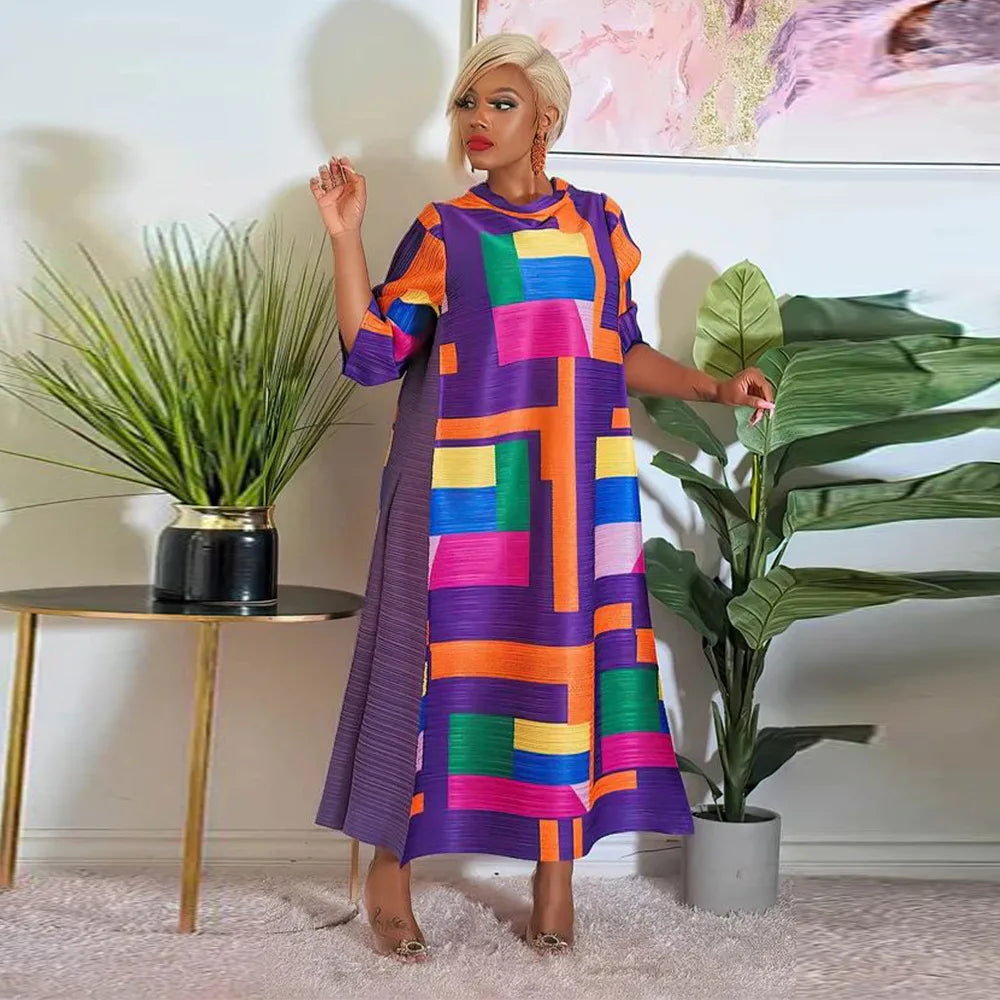 Close-up view of the intricate pleating on the Elegant African Plus Size O-Neck Dress, highlighting its fine craftsmanship and bold Dashiki patterns.