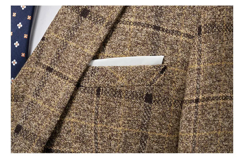 Chic Men's Suit Set in a slim fit, showcasing a single-breasted closure and exquisite detailing for timeless elegance.