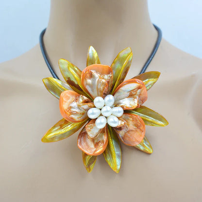 Elegant trendy shell flower wedding necklace for women, featuring exquisite crystal embellishments, 20-inch statement piece.