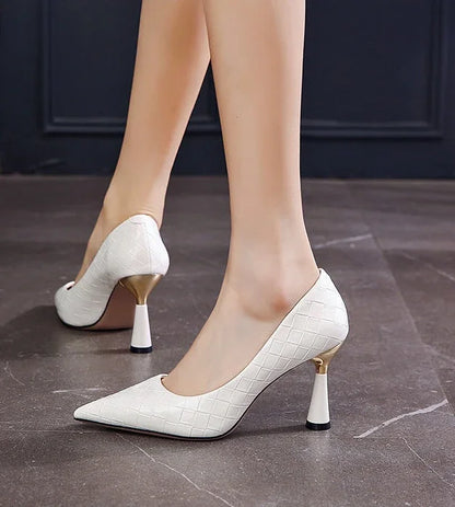 Beautiful green patent leather high heel pumps featuring a classic pointed toe, blending elegance and versatility for women's fashion.