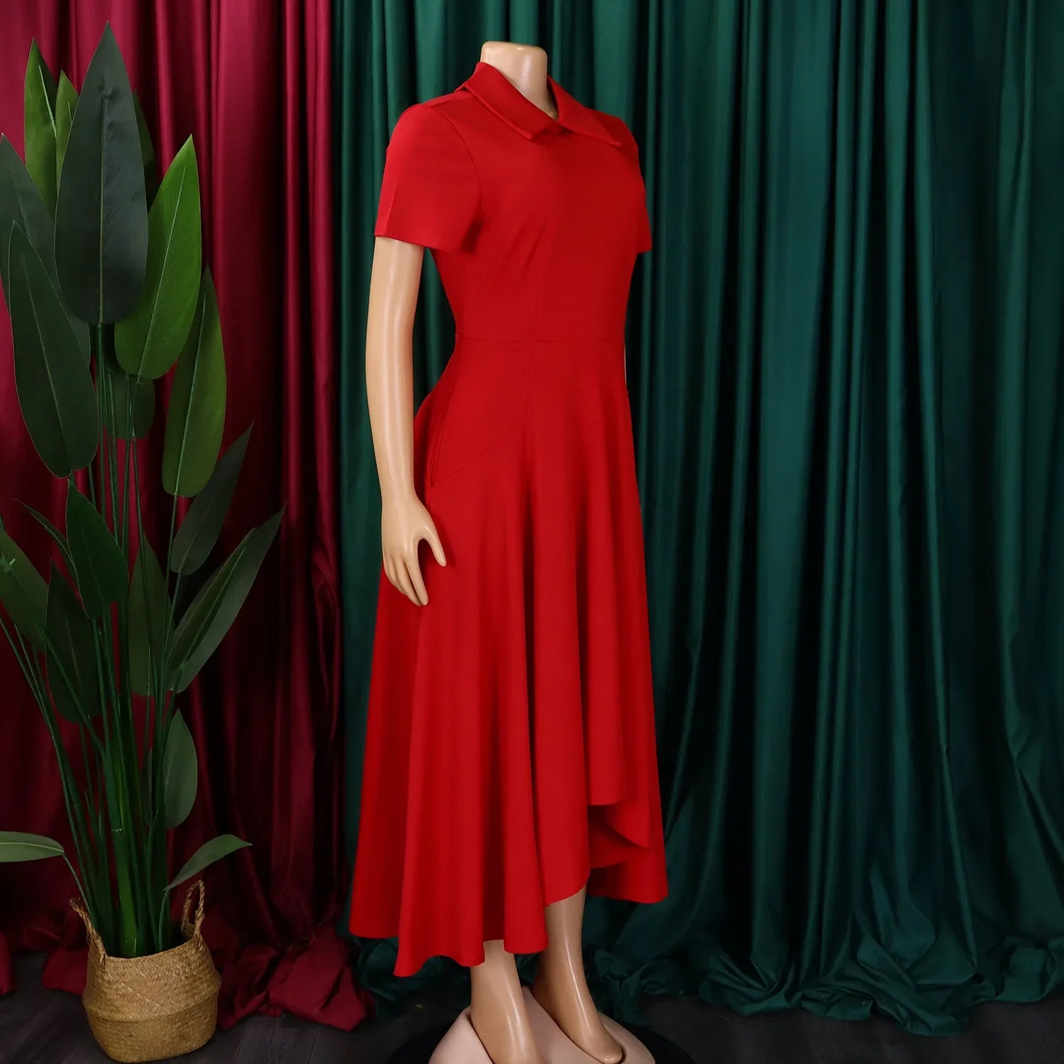 Timeless evening dress for women, featuring a perfect blend of elegance and charm with its pleated design and Peter Pan collar.