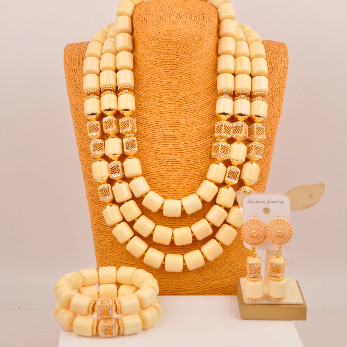 Stunning artificial coral bead earrings, part of a luxurious bridal jewelry set, exuding charm and sophistication for wedding celebrations.