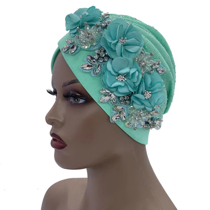 Elegant African turban cap displayed on a model, highlighting its sophisticated look and the perfect fit for head circumferences of 56-58cm.