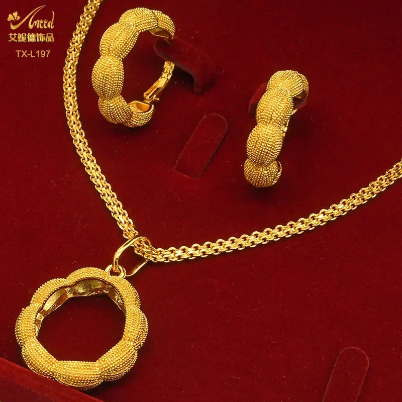Beautifully crafted geometric necklace from a luxury jewelry set, ideal for enhancing any outfit with a touch of glamour.