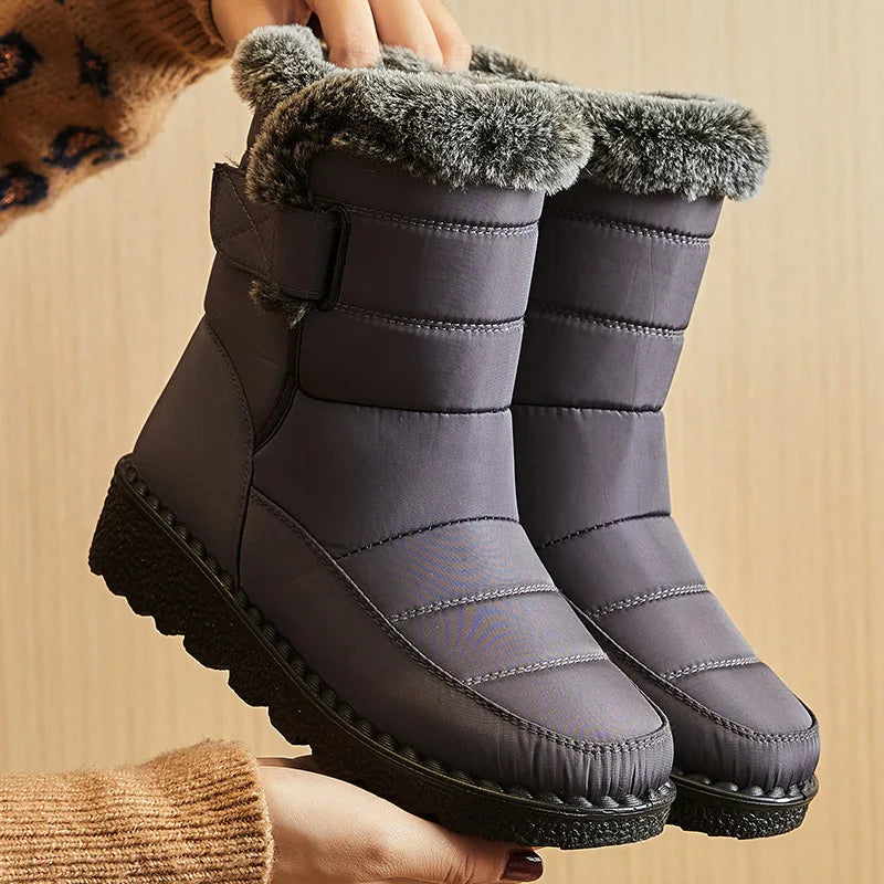 Chic and stylish luxury women's snow boots with fur detailing, showcasing a sleek ankle-cut design perfect for winter. Tailored comfort in sizes 36-41.