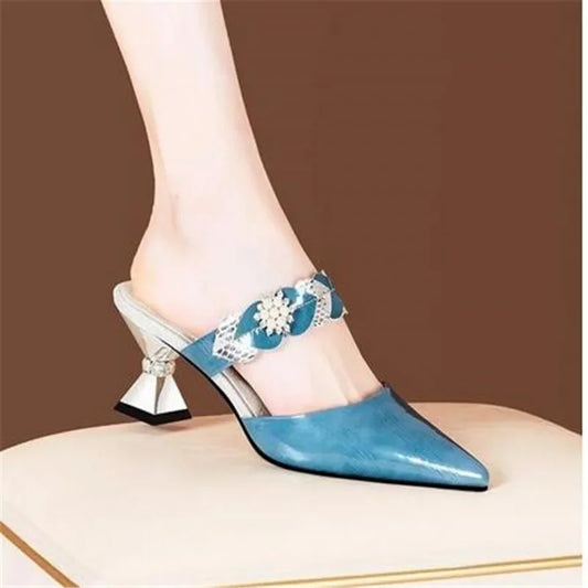 Sophisticated pointed designer slides featuring elegant rhinestones and a non-slip high heel design. Ideal for women's parties and seasonal events in spring and autumn, available in sizes 35-41.