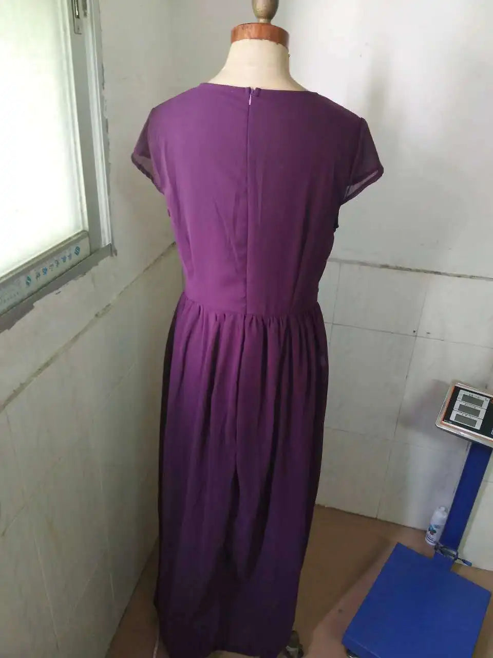 Elegant women's bodycon chiffon dress, ankle-length with a slimming fit and V-neck design, perfect for spring and summer occasions.