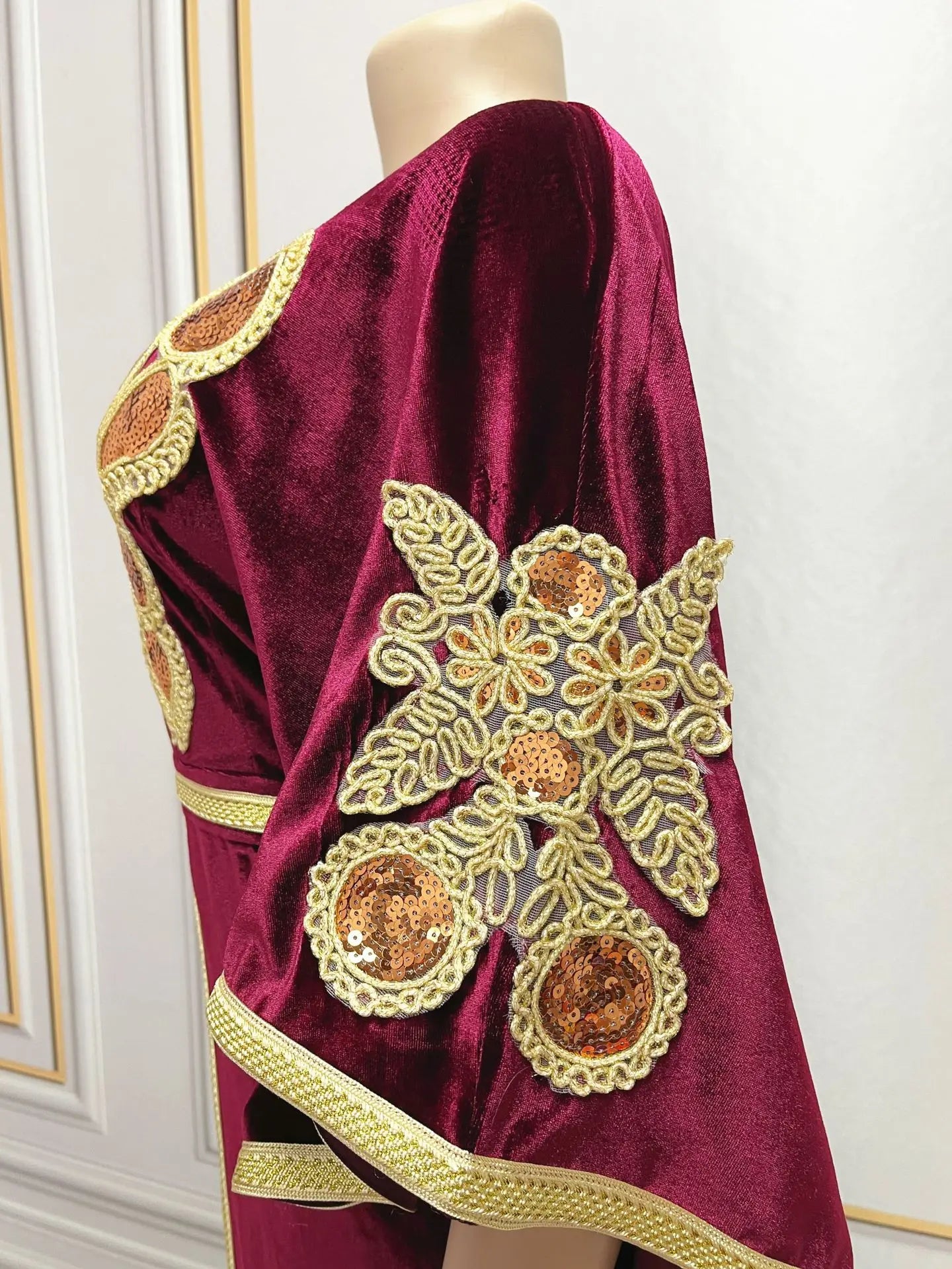 Detail of bat sleeve design on a luxurious abaya, tailored for comfort and fashion in modest clothing for the modern Muslim woman.