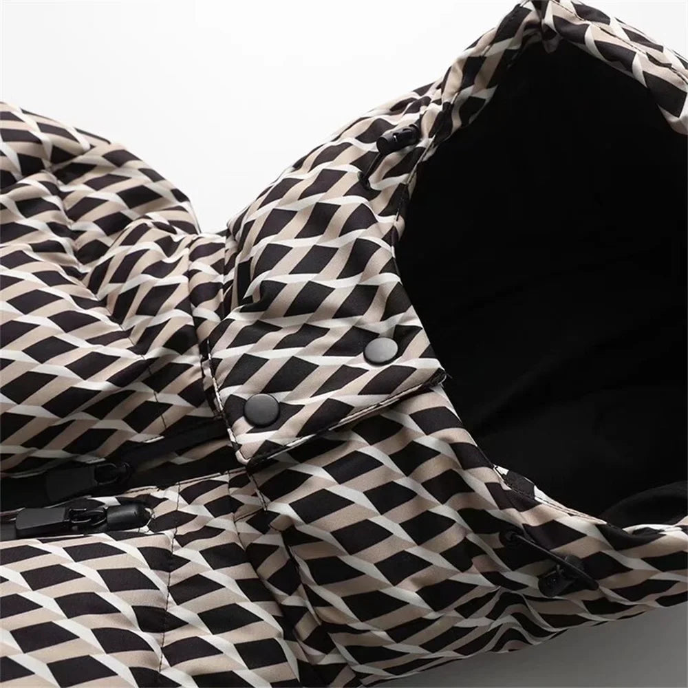 Sophisticated women's winter jacket with a zip closure, crafted from high-quality materials for warmth and comfort in a trendy style.