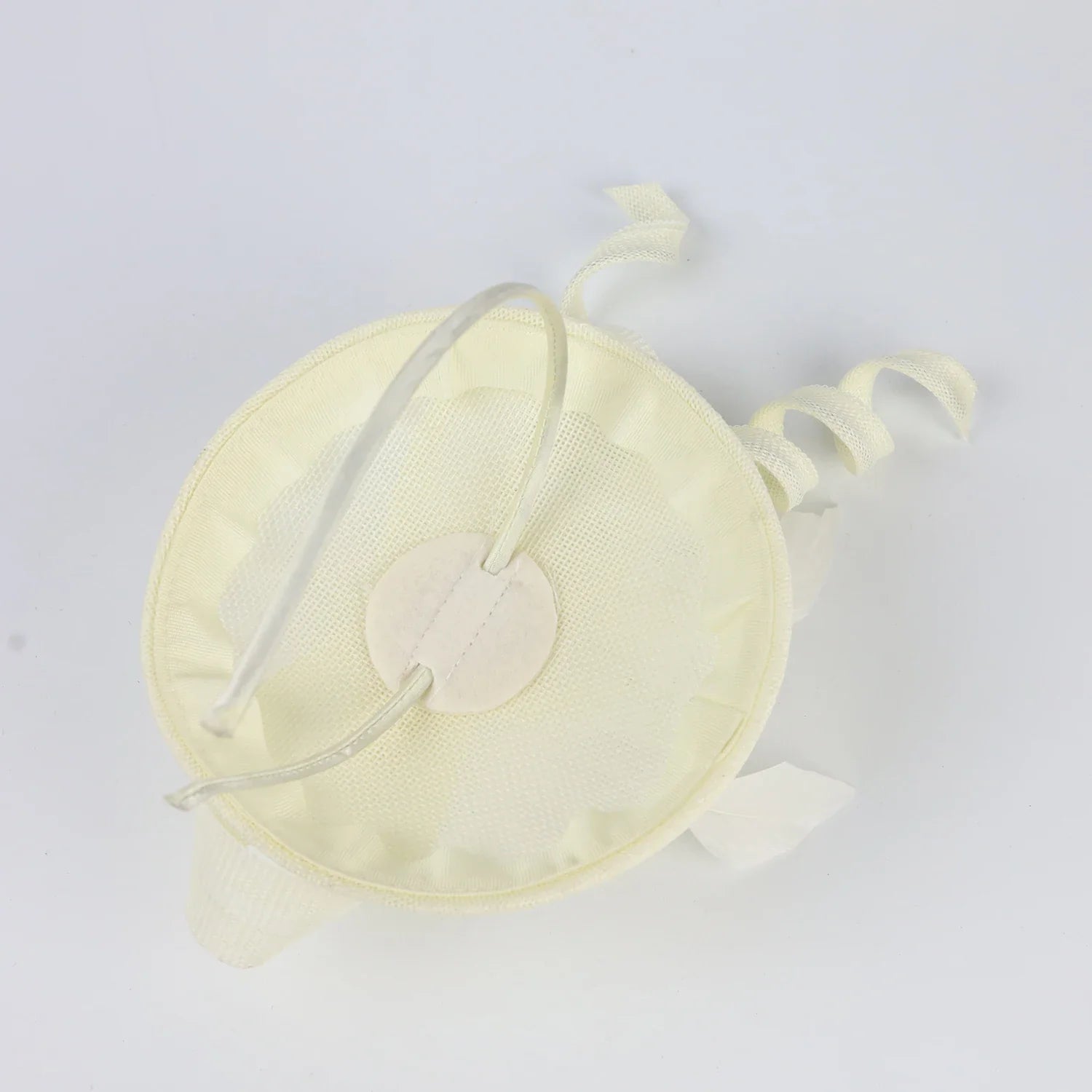 Elegant women's fascinator hat with a hair clip, featuring intricate design suitable for bridal and cocktail events, perfect for any chic occasion.