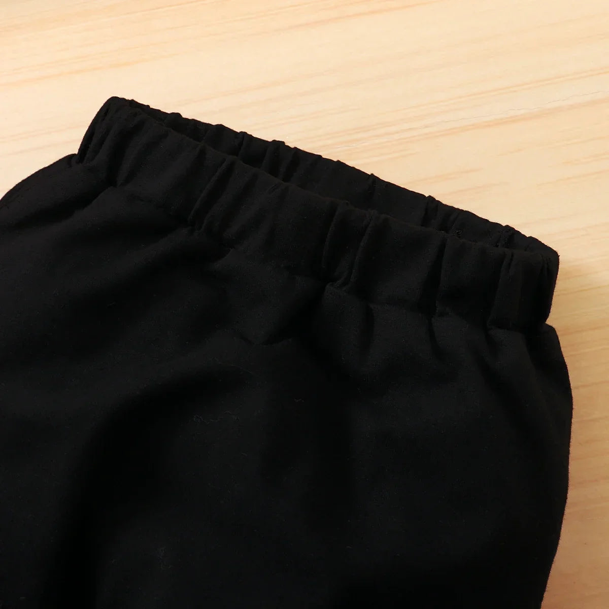 Luxury 2-piece newborn boys' clothing set featuring a letter print long sleeve top and stylish pants, perfect for infants aged 0-18 months.