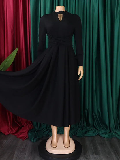 Stylish regular sleeve and slim fit of the Wmstar Plus Size women’s African dress, showcasing a luxurious silhouette.