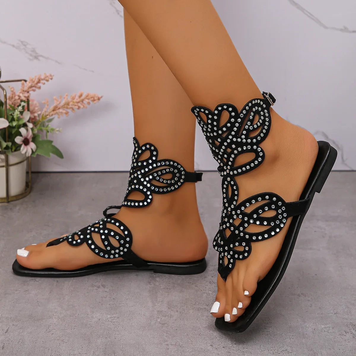 Luxurious Chamliforve Women's Blue and Black Plus Size Flats Sandals featuring a stylish gladiator design ideal for casual beach outings.