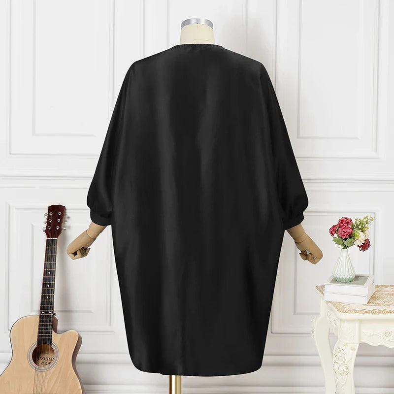 Textured detail of the batwing sleeves and V-neck of the VONDA Women’s Plus Size 5XL Bohemian Floral Midi Dress, highlighting its upscale craftsmanship.