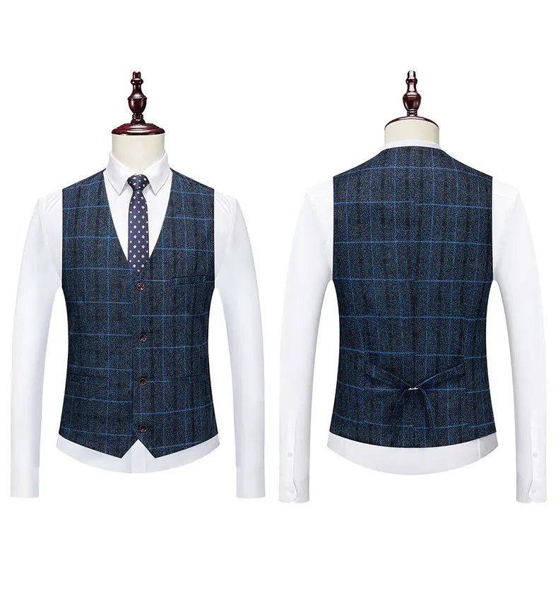 High-quality men's suit with flattering skinny fit, perfect for creating a refined look for any special event.