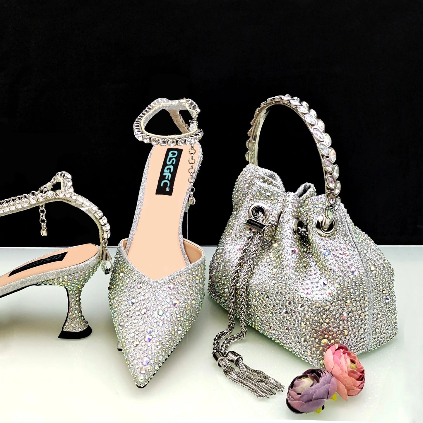 Elegant gold glitter high heels featuring exquisite rhinestone shapes, perfect for women's parties, available in sizes 38 to 43.