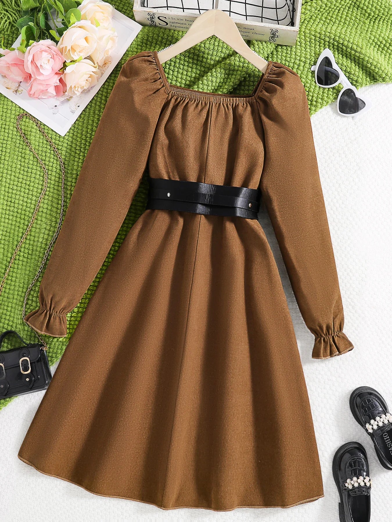 Luxurious Girls' Fashion French Retro A-Line Pleated Dress featuring elegant puff sleeves, designed for ages 7-13 years, perfect for special occasions.