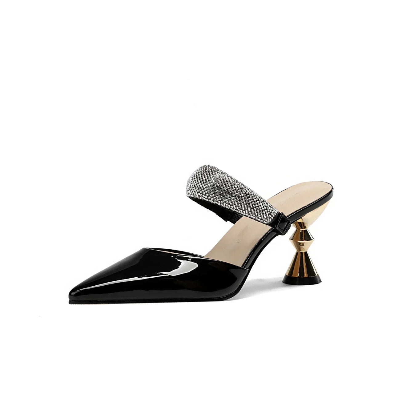 Chic summer sandals for women with a crystal embellished design, perfect for outdoor elegance and stylish versatility.