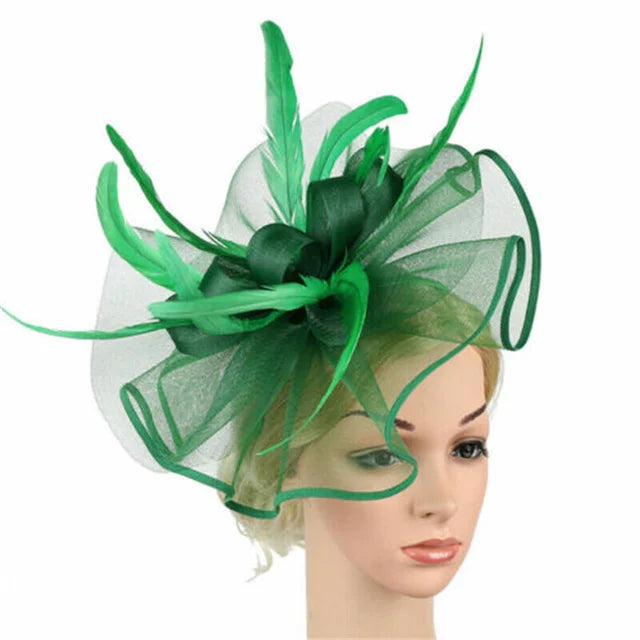 Exquisite floral fascinator hat designed for elegance and charm, perfect for special events like weddings and tea parties. A must-have accessory for a fashionable look.