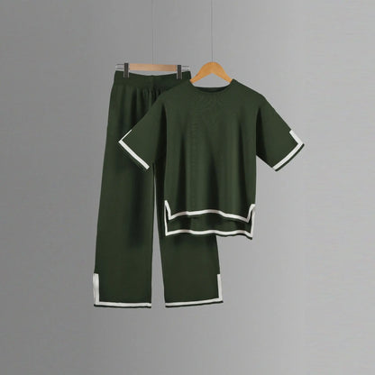 Model showcasing the elegant O-neck short-sleeved pullover of a women's knitted trouser suit, exuding luxury and contemporary fashion.