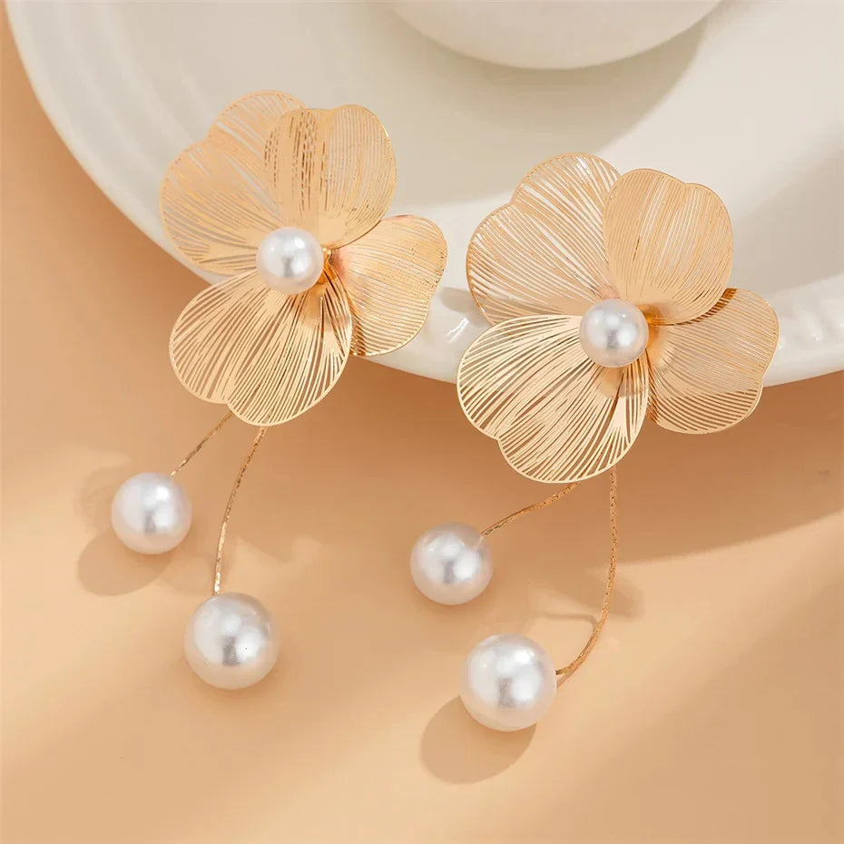 Stylish women's drop earrings designed with cascading tassels and floral accents, embellished with imitation pearls, embodying a modern yet timeless aesthetic.