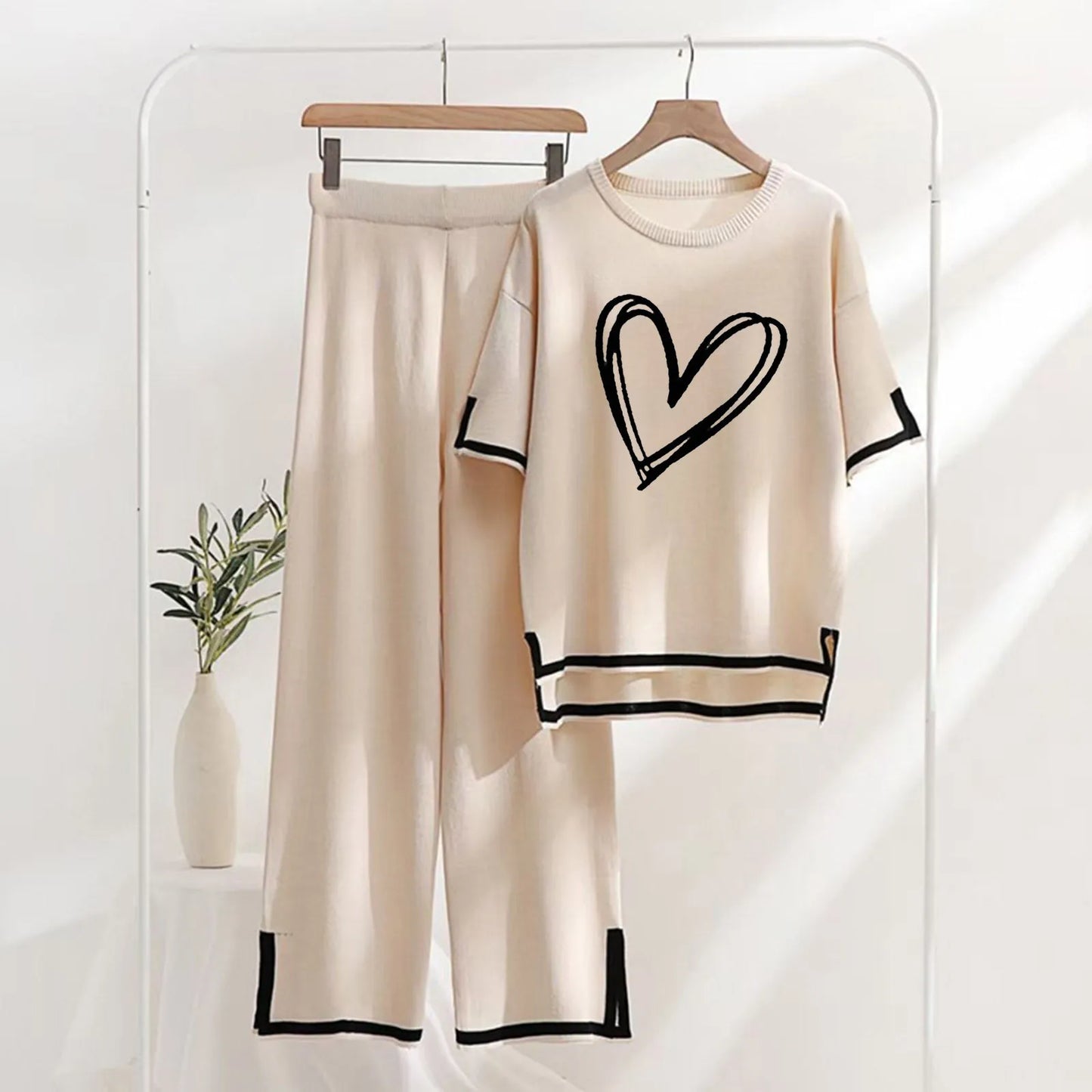 Elegant two-piece knitted trousers suit for women featuring wide-leg pants and a stylish short-sleeved pullover, perfect for sophisticated spring and summer fashion.