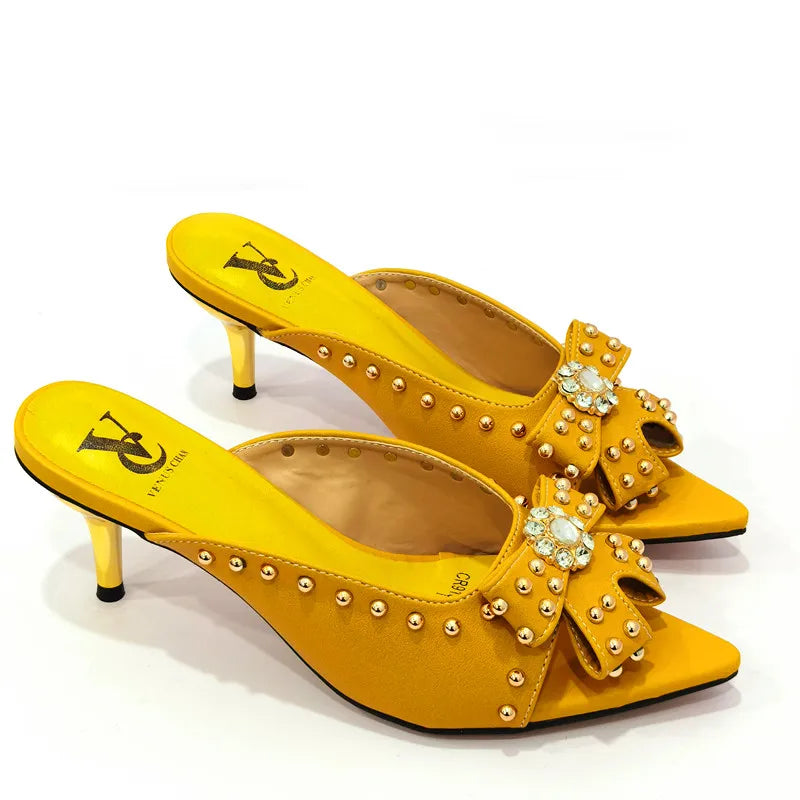 Luxury pointy toe high heeled shoes adorned with rivets, ideal for casual and fashionable occasions, available in sizes 37-43.