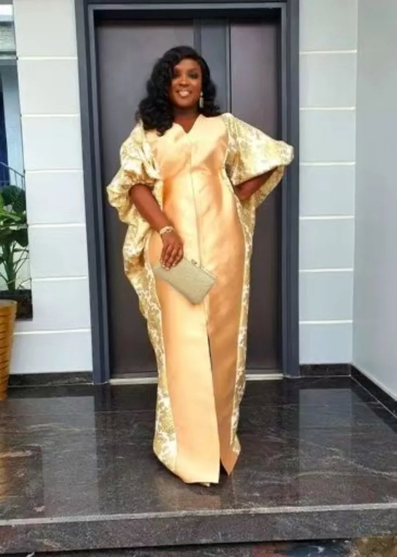 Stylish boubou robe djellaba for women, showcasing exquisite craftsmanship and versatile one-size-fits-all design for a perfect luxurious fit.