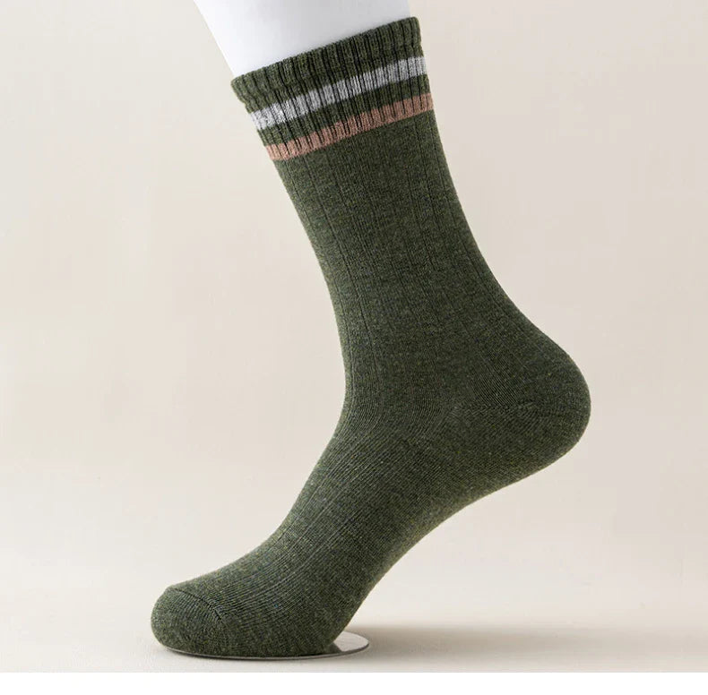 Elegant crew-length men's winter sports socks, perfect for casual wear, showcasing a premium cotton blend that ensures warmth and durability.
