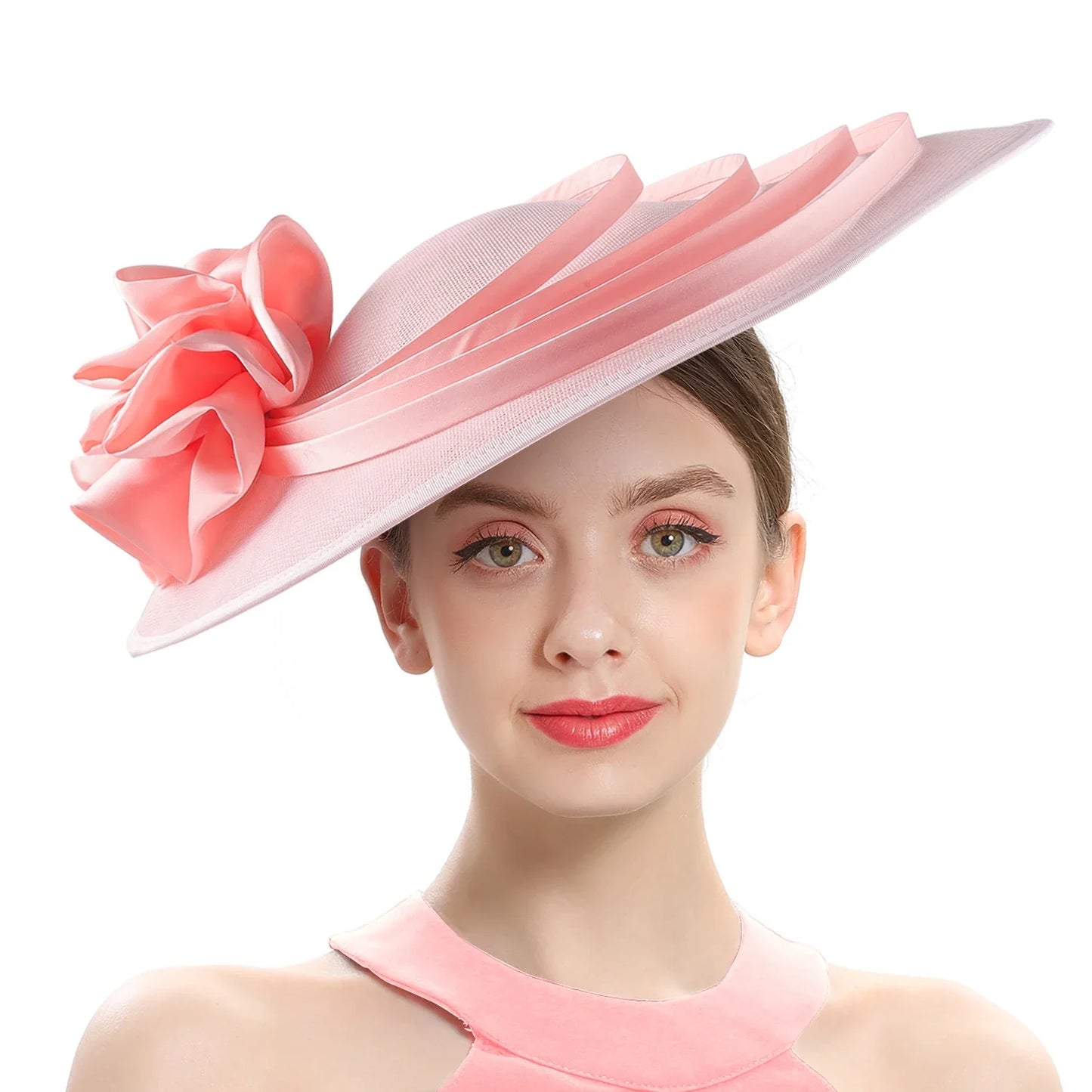Stylish polyester fascinator hat decorated with refined details, ideal for derby days and church outings, exuding grace and elegance.