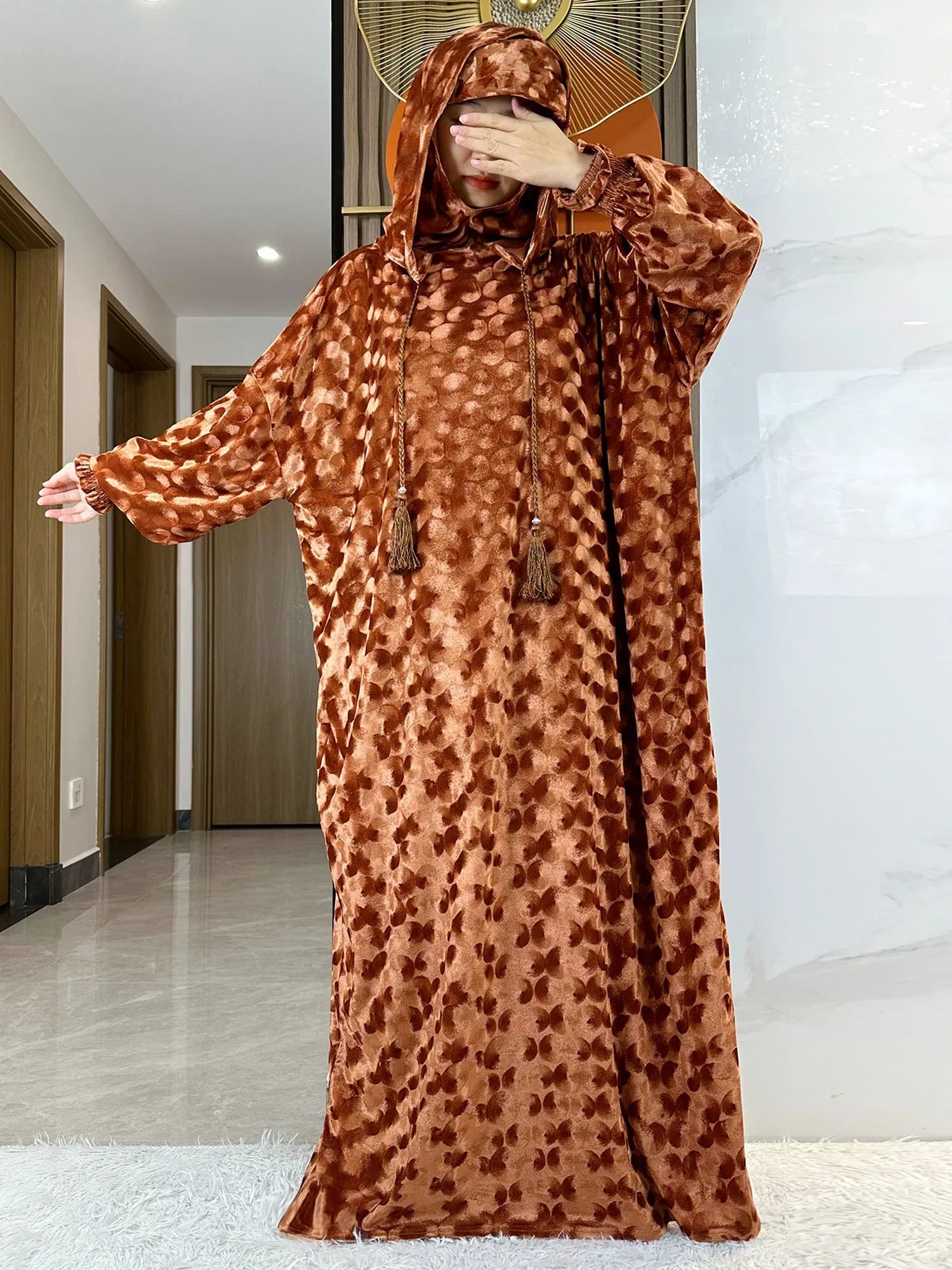 Timeless Muslim abaya design captured in an all-season style, highlighting its casual elegance and versatile use.