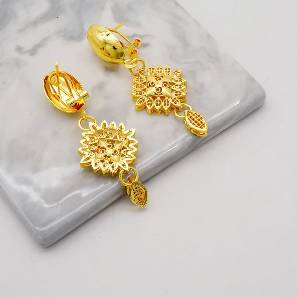 A beautifully crafted bracelet from the luxury Dubai gold colour jewelry set, perfect for bridal or party occasions, featuring trendy details.