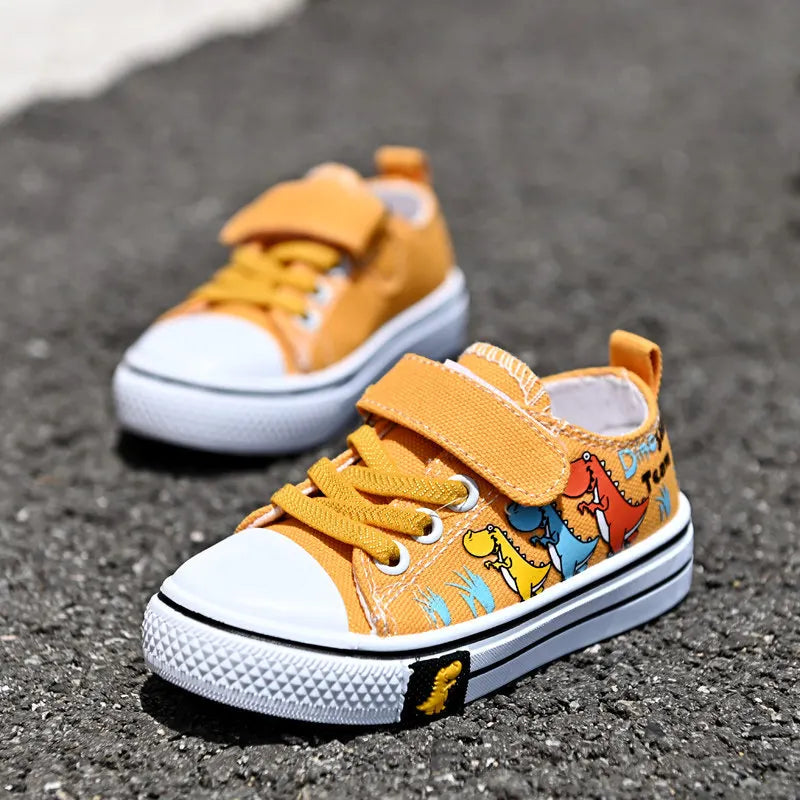 Soft-soled non-slip children's sneakers boasting a chic animal print, ideal for ages 4 to 6.