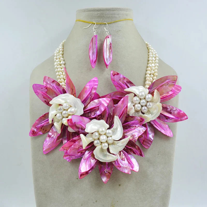 Sophisticated shell flower necklace for women, beautifully embellished with crystals, designed for stylish brides and upcoming weddings.