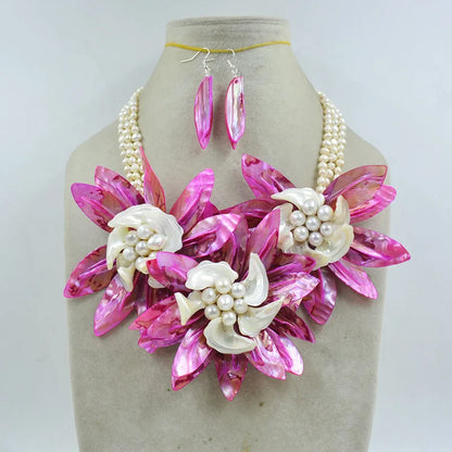 Sophisticated shell flower necklace for women, beautifully embellished with crystals, designed for stylish brides and upcoming weddings.