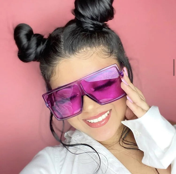 Close-up of FenQiqi oversized square sunglasses highlighting the premium polycarbonate lenses that provide 100% UV protection, designed for fashion-forward individuals.